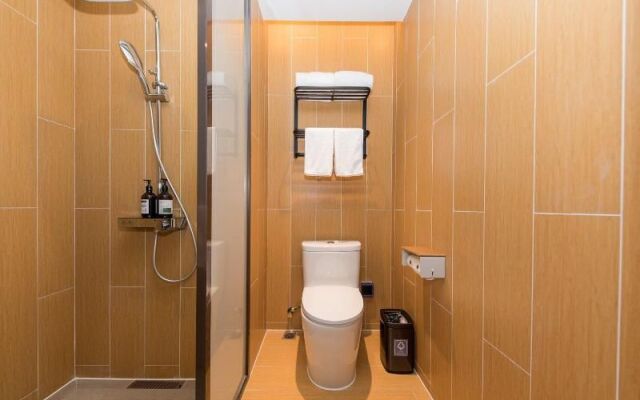 Ji Hotel (Shanghai Longbai Xincun Metro Station)