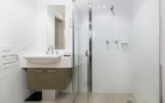 Central 1-bed With Parking, BBQ