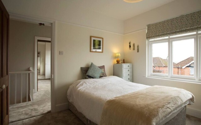 10 Bedroom Home In Glastonbury Beautiful Garden