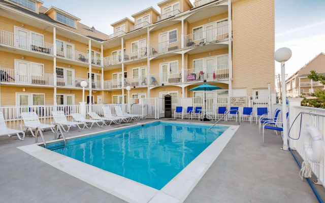 Gateway Hotel & Suites, Ascend Hotel Collection