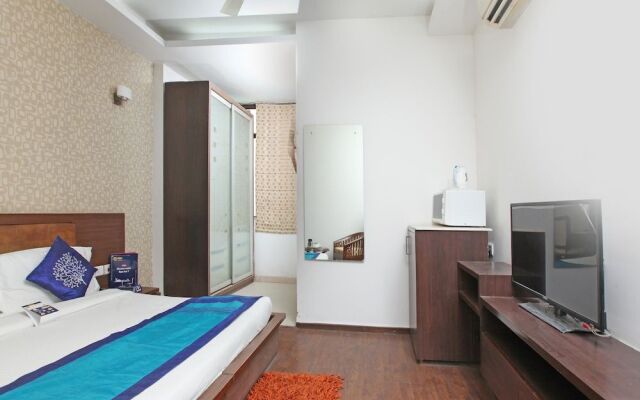 OYO 2216 Hotel Live Inn