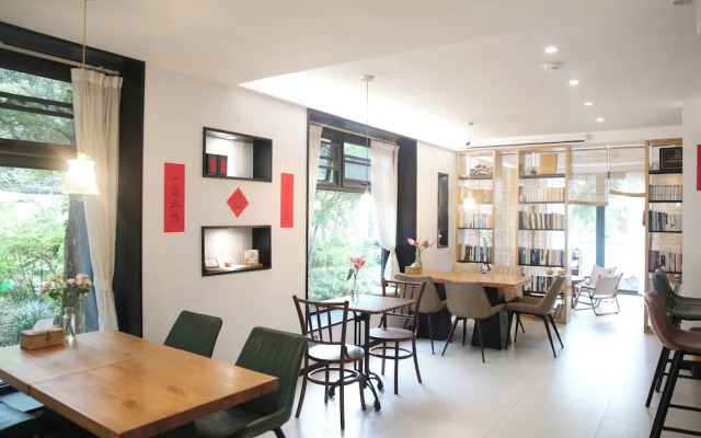 Blooming Lotus Hostel
