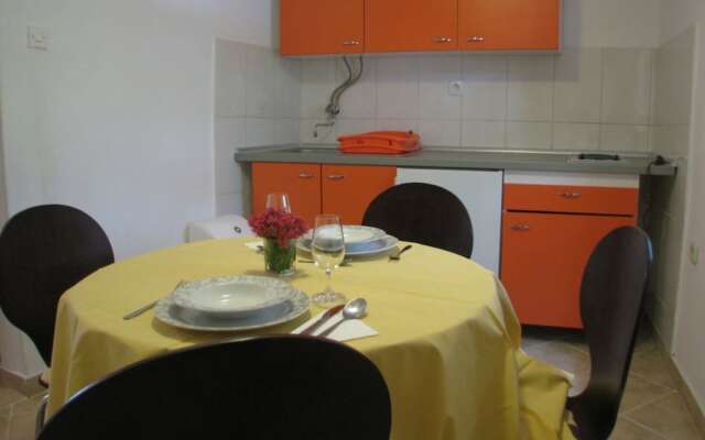 Simplistic Apartment in Jezera With Garden