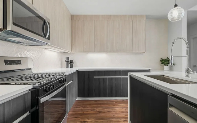 Upstay! New Renos Spacious Apartment Near Soco