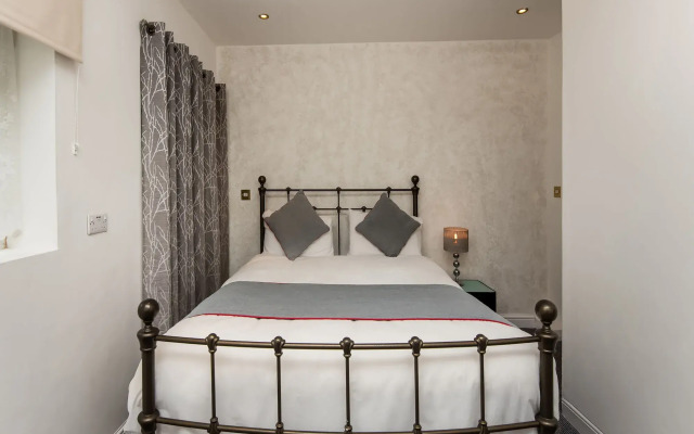 OYO Vale Lodge