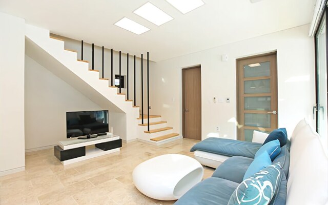 Gapyeong baeknak Flat House