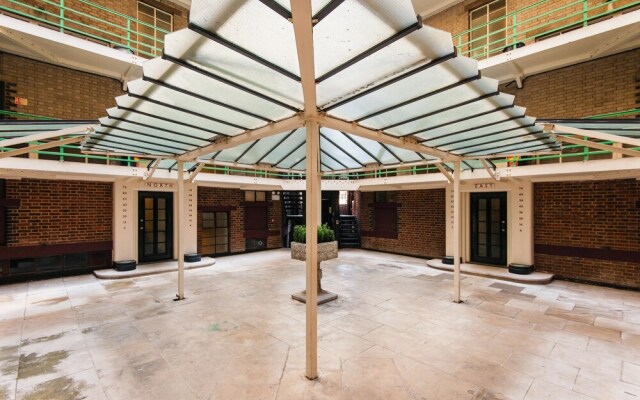 The Wonderful Chelsea Manor Street Apartment - CHK