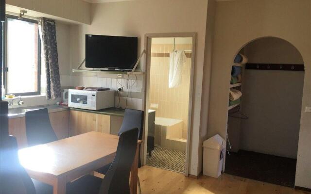 Snow Gate Motel and Apartments