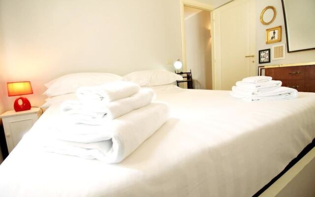 Groovy and Super-connected Apartment