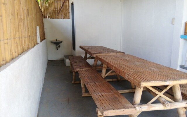 Anilao Dive Inn - Hostel