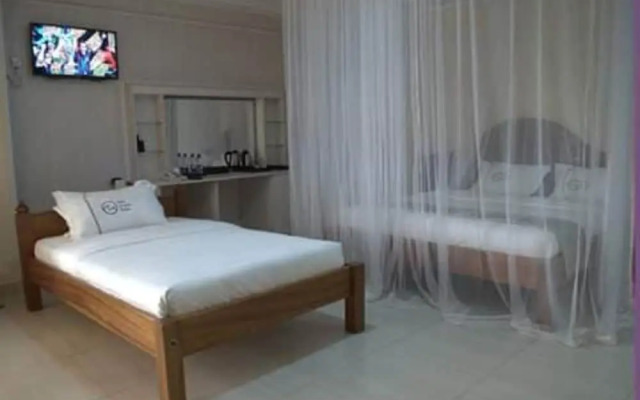 Two Oceans Hotel-Voi