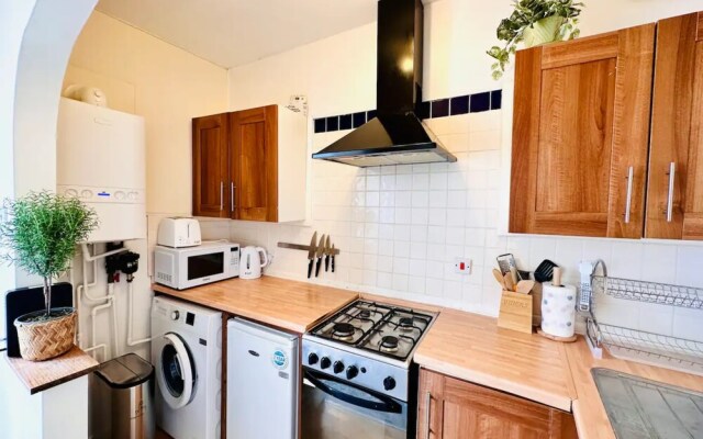 Lovely & Light 1BD Flat - 5 min to Brighton Beach