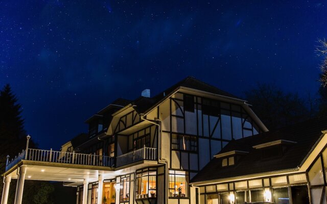 Hana Lodge