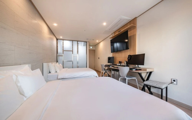 Hwaseong Hotel and You
