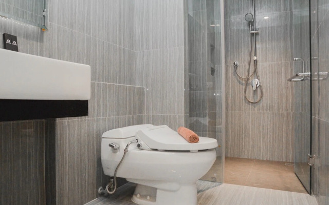 Comfortable Studio Room at Capitol Suites Apartment