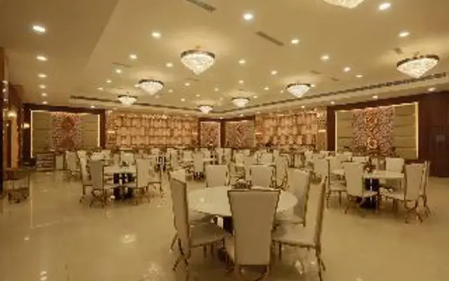 Hotel Luxe Opera NH8 – 7km from IGI Airport Delhi