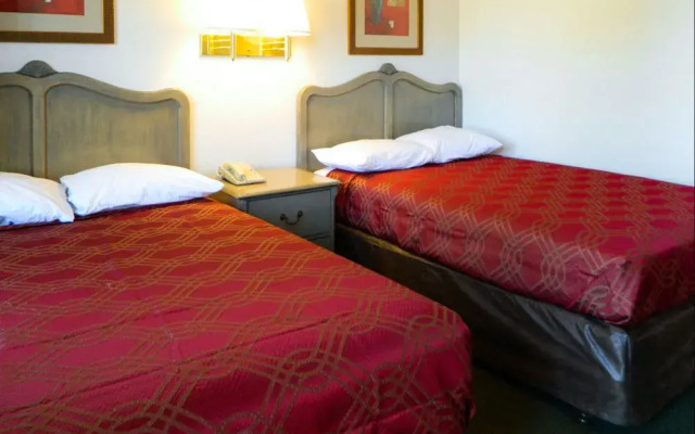 Econo Lodge I-5 at Rt. 58