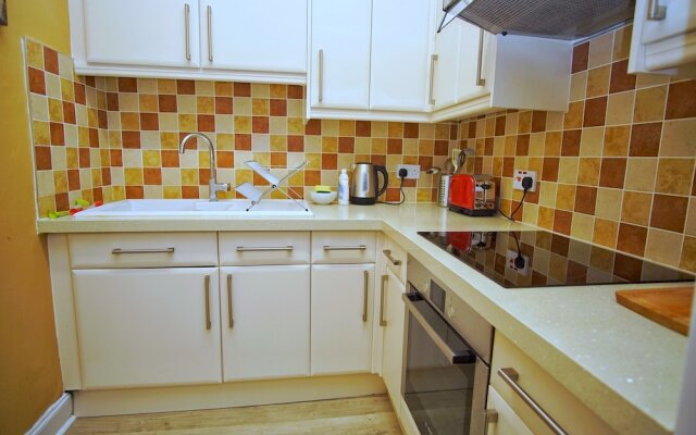 Bright & Spacious Flat 4 in Newhaven