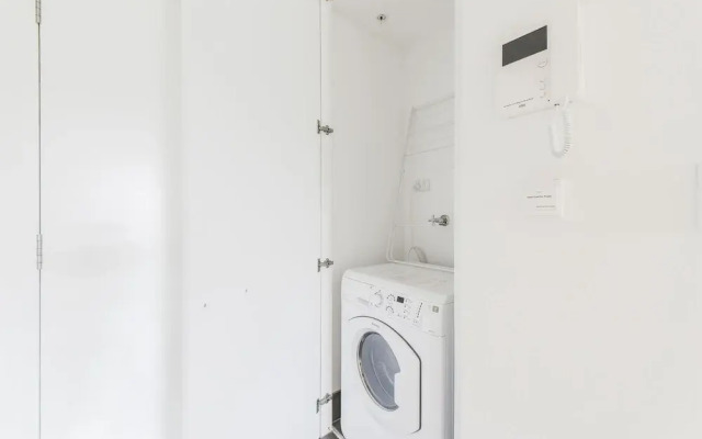 1 Bedroom Modern Apartment in Chatswood