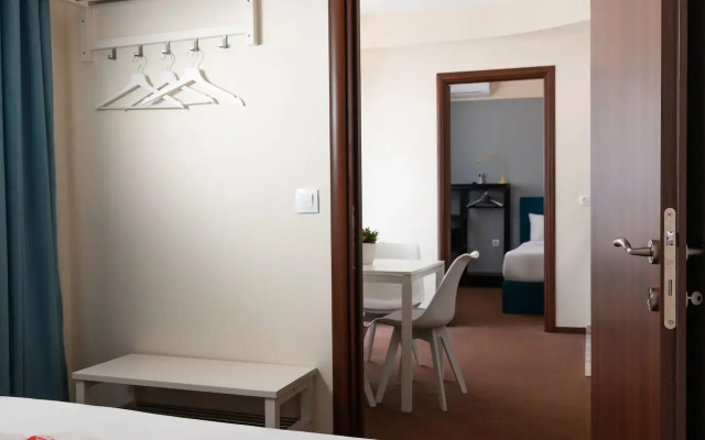 City Plaza Apartments & Rooms