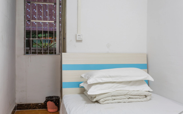 Fuhua Cards Hostel