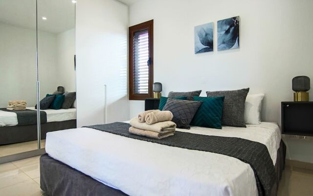 Phaedrus Living Seaside Constantinos 113