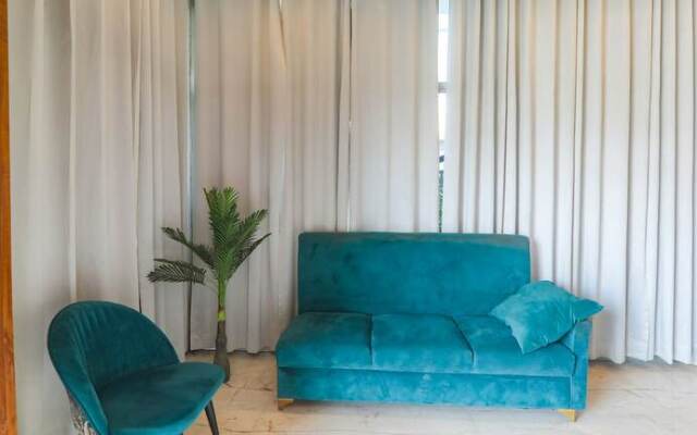 Fabhotel Royal Palm Inn