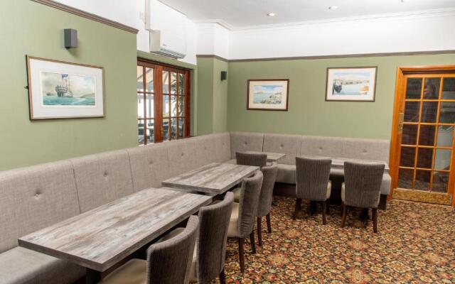 Nomi Rooms & Restaurant