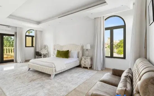 Luxury 5BR+M Private Villa | Direct Beach Access