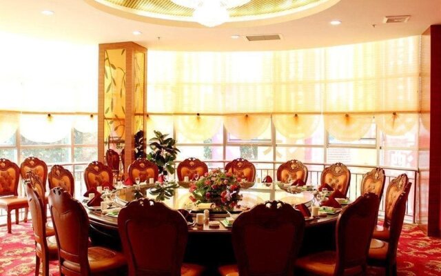 Qianqiu Holiday Hotel