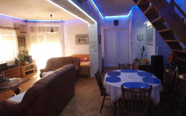 Apartments and bungalows Dalibor