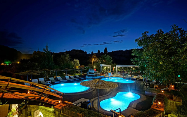 Holiday Cave Hotel
