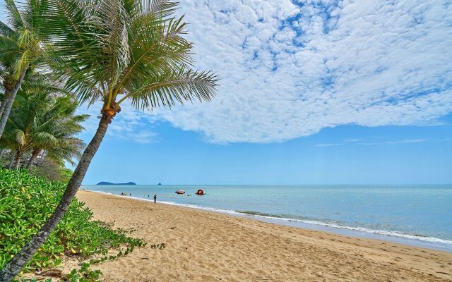 Trinity Beach Club Holiday Apartments