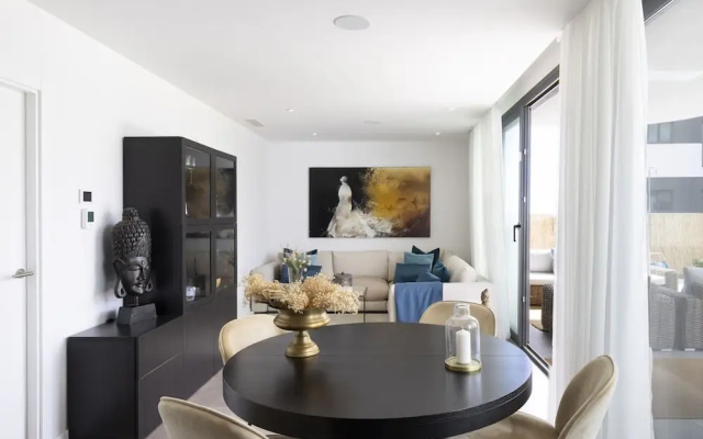 Luxury Apartment With Garden in Higueron