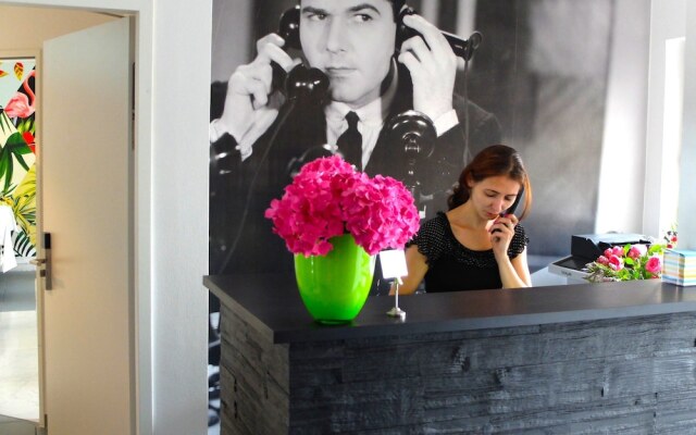Hotel Sirrah