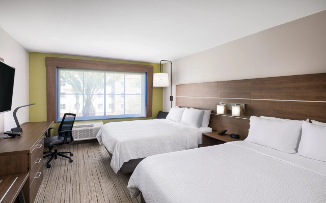 Holiday Inn Express & Suites Phoenix East - Gilbert by IHG