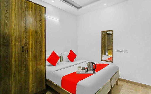 OYO Flagship 70300 Premium Inn