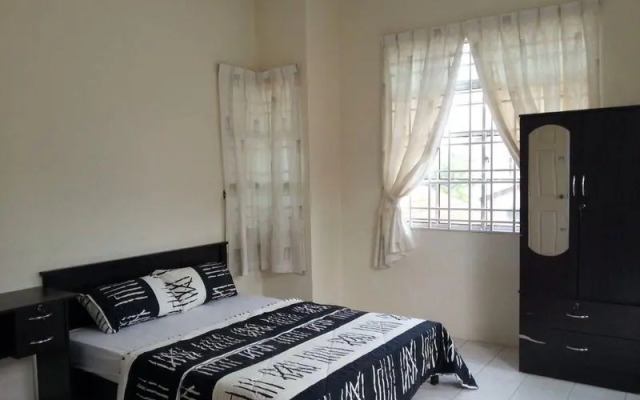 Bungalow Stay Damar Laut