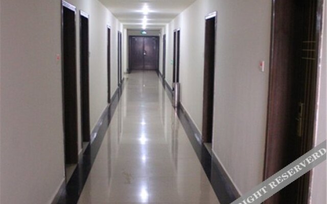 Luoyang Yinhe Hotel (Railway Station)