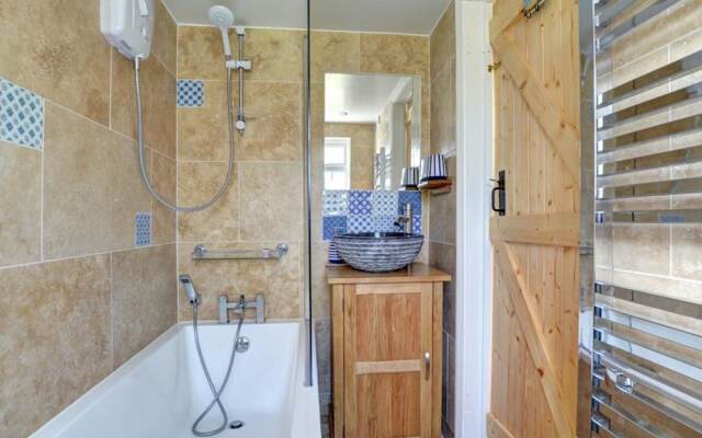 Authentic Holiday Home in Penrose near Beach