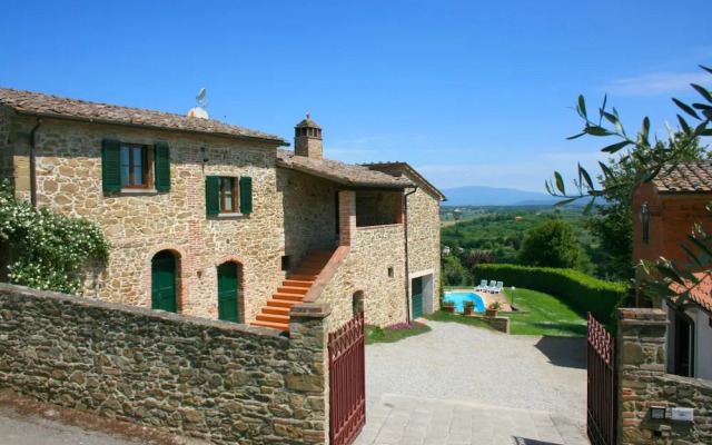 Wonderful private villa with WIFI, private pool, TV, pets allowed and parking, close to Arezzo