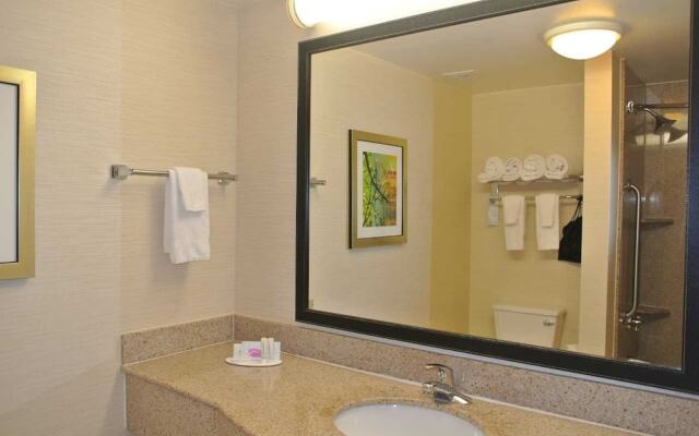 Fairfield Inn & Suites Marshall