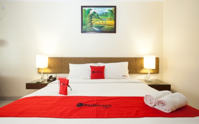 Country Heritage Resort Hotel by RedDoorz – Guest Rooms – Surabaya