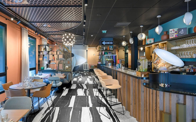 Tribe Paris La Defense Esplanade