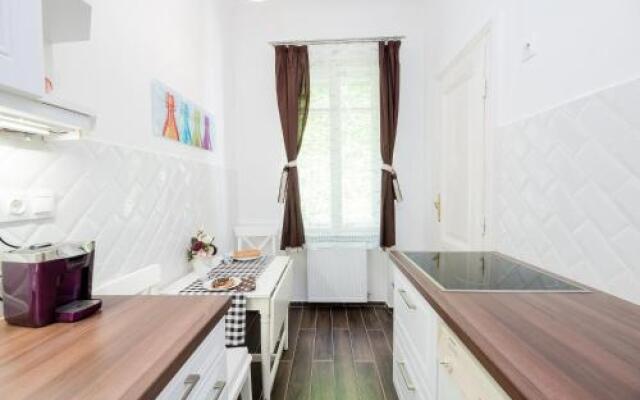 Gellert Terrace Apartment Near Spa