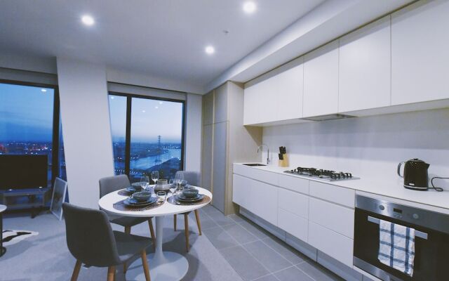 Hfn Riverside Docklands Apartment