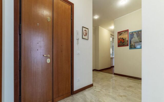 Piazza Re di Roma Apartment