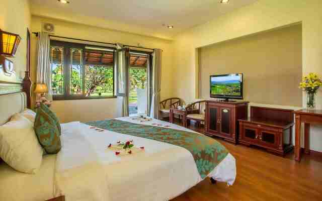 Tropical  Beach Hoi An Resort