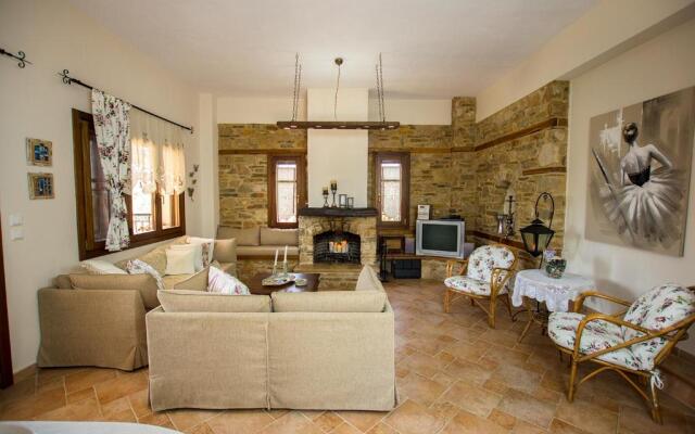 Rustic, luxurious,garden villa 70m from the sea