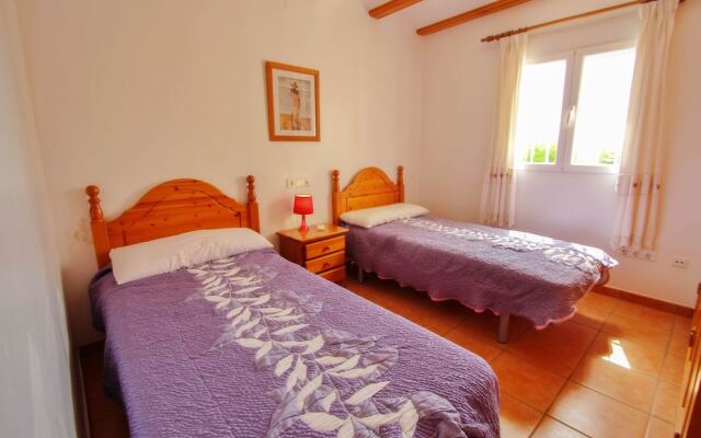 Estrelizia - pretty holiday property with garden and private pool in Calpe